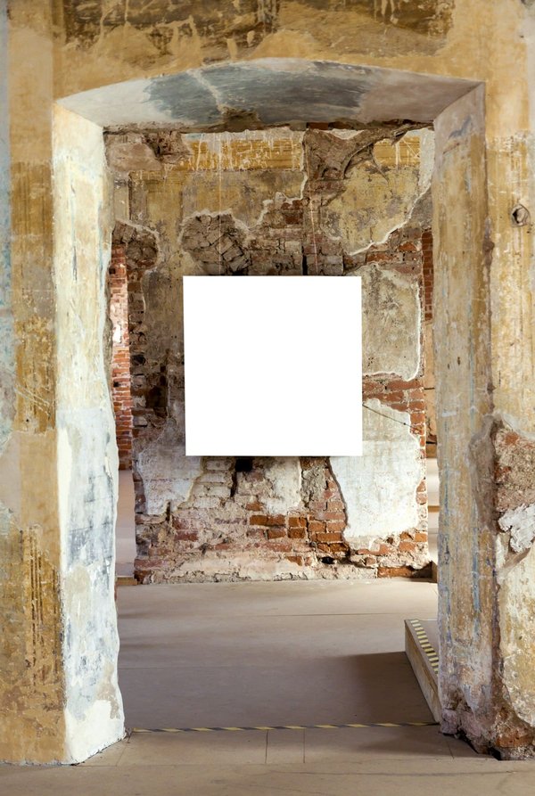 Quels sont les éléments clés pour organiser une exposition d'art contemporain en plein air ?